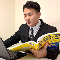 芦屋国際中等教育学校の帰国子女枠入試に合格実績のある、佐藤先生